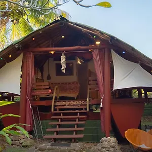 La Pirogue Chez L'happy Qui Chante Maison d'hôtes